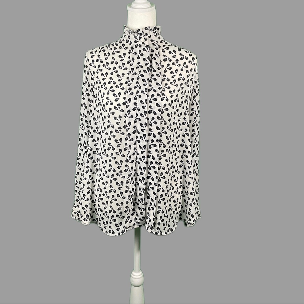 🎉🌺HP for Everything Petite Posh 🎊 🎉 Ann Taylor Petite button front blouse - Picture 4 of 11